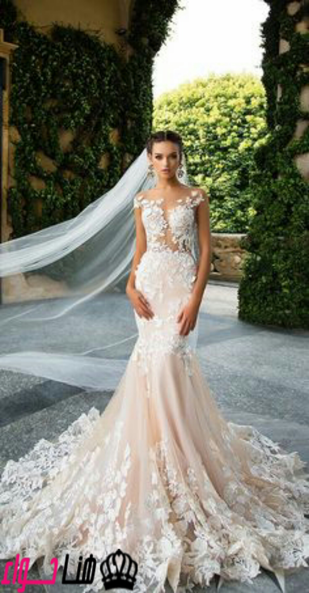 فستان زفاف أوف وايت
