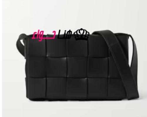 حقيبة يد باللون الأسود من ماركة BOTTEGA VENETA بسعر 2900 دولار